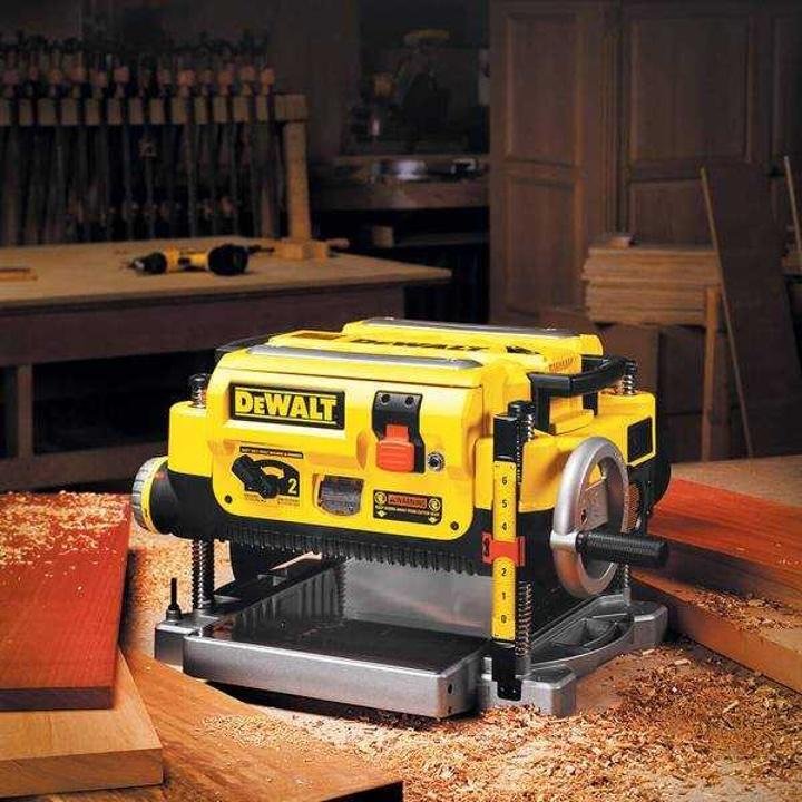 DeWALT DW735X 13-Inch Two-Speed Woodworking Thickness Planer + Tables & Knives - Image 5